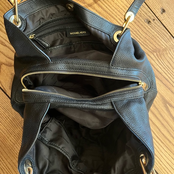 Michael Kors purse - Picture 2 of 6